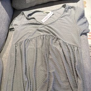 Women’s v neck peplum maternity top-new